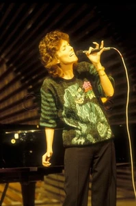 The Carpenters 8x10 Photo 92225-40 Karen Carpenter - Picture 1 of 1