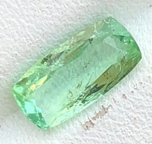 Hermosa piedra talla turmalina color verde natural de 2,38 quilates de buena calidad  - Imagen 1 de 4