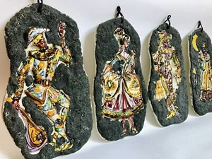 🟨 Wall Plates SAM Vintage 50s 60s 4 Piastre Ceramica Maschere San Marino - Foto 1 di 24