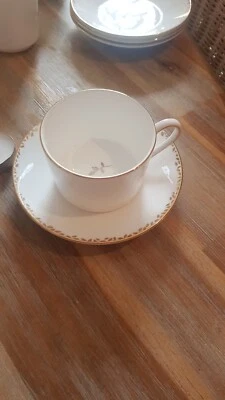 Tazas y platillo Wedgwood Vera Wang hoja dorada nuevos 4 no disponibles  Foto 1 de 4