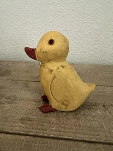 Vintage Holz handgeschnitzt bemalt gelbe Entlein Glasaugen 4 Zoll signiert primitive Kunst - Bild 1 von 8