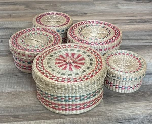 VTG Sweetgrass Woven Nesting Baskets w/ Lid Round Natural Red Green Set Of 5 - Picture 1 of 19
