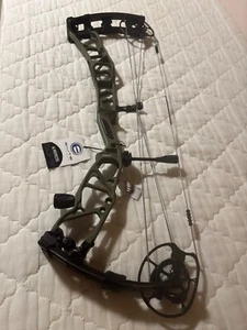 Elite Kairos Bow, Green,  70# 24"-29.5", new, green with black limbs, RH - Picture 1 of 9