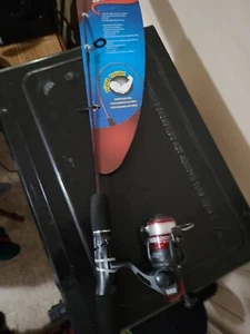 Zebco Dock Demon Spincast Rod & Reel Combo Super Tough - Picture 1 of 4