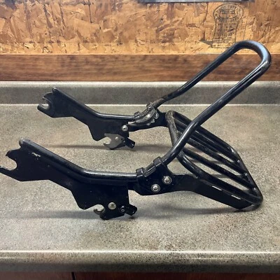 Черная багажная полка 2018 Harley-Davidson Street Bob FXBB - Изображение 1 из 4