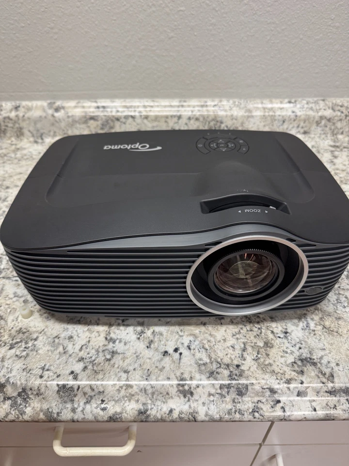Proyector DLP Optoma W501 5.000 lúmenes con horas de bombilla baja Foto 1 de 2