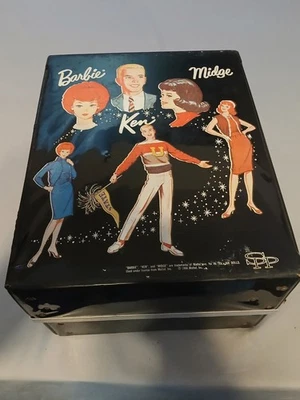 Mattel Barbie Midge Ken 1964 Vintage Armario Estuche Vinilo Negro con Cajones Foto 1 de 4