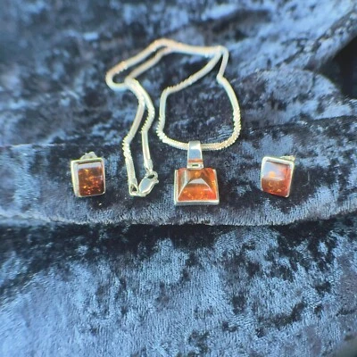 Juego de joyas de plata 925, collar y pendientes colgantes ámbar, modernos de mediados de siglo Foto 1 de 4