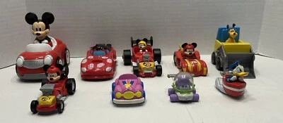 Lote de 9 Vehículos y Figuras Disney Mickey Mouse, Plutón, Lilo, Pato Donald, Buzz Foto 1 de 4