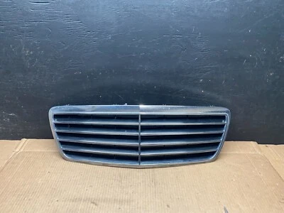 Parrilla superior delantera Mercedes Benz Clase E 1999 a 2003 G3357 OEM DG1 Foto 1 de 4