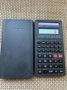 Calcolatrice scientifica frazione solare CASIO FX-260 con custodia scorrevole testata funzionante - Foto 1 di 12