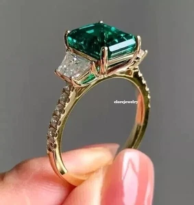 3.20Ct Green Emerald & Lab Created Diamond Three-Stone 925 Silver Wedding Ring - Picture 1 of 7