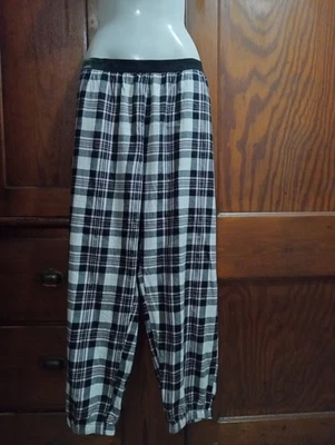 VICTORIA'S SECRET LADIES LOUNGE/SLEEP PANTS SIZE LARGE /COLOR PINK-BLACK - Image 1 of 4