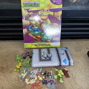 Teenage Mutant Ninja Turtles Half Shell Hero’s My Busy Buch 12 Figuren & Matte - Bild 1 von 12