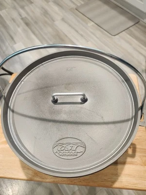 GSI Outdoor Aluminun 12" Dutch Oven 6 qt. Capacity - Image 1 of 4