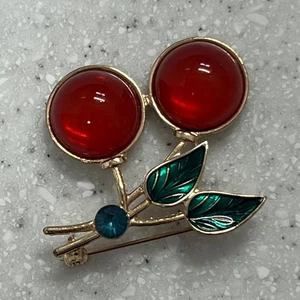 Vintage Red Lucite Cherry Brooch Kitsch Fruit Pin Rockabilly Gold Tone Leaves - Picture 1 of 7