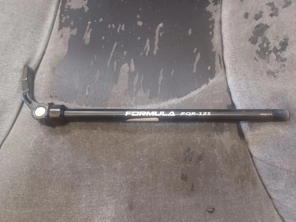 FORMULA THRU AXLE FQR-12S 214MM LENGTH 12MM DIAMETER - Image 1 of 1