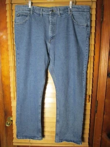 Wrangler Regular Fit Straight Leg Men's 44x30 Denim Blue Jeans Pant Medium Wash - Picture 1 of 6