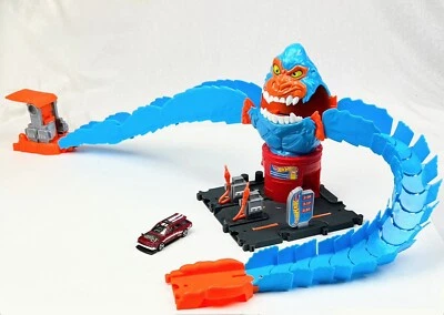 Hot Wheels City Wreck & Ride Gorilla Attack & 1 Car - Image 1 of 4