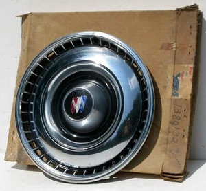 1967 Buick LeSabre NOS wheel cover 1380132 - Picture 1 of 3