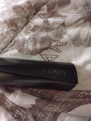 Gafas de sol Fendi negras semi-duras abatibles estuche superior Foto 1 de 2