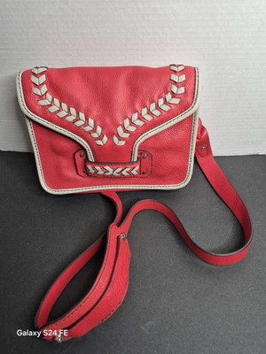 Bolso Bandolera OrYany Reilly Rojo Beige Cuero Guijarro Bordado Trenzado Foto 1 de 4