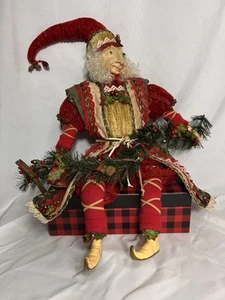 Elfo della foresta di Natale posabile riccamente decorato oro, verde, velluto rosso 18" - Foto 1 di 10