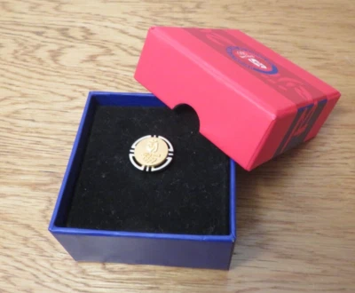 2008 Beijing Olympic Games Gold Colored Souvenir Pin Badge Button Original Box - Image 1 of 4