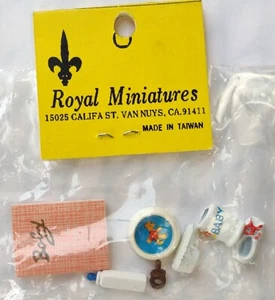 NUEVO/De colección 7 Piezas Miniaturas Reales Casa de Muñecas Bebé Set-Pacificador-Botines-Taza-Tazón+ - Imagen 1 de 4