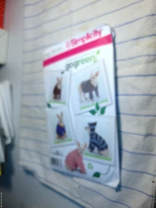 SIMPLICITY DOG HOODED COAT CRAFT PATTERN 2755 SIZE XS-M - Picture 1 of 1