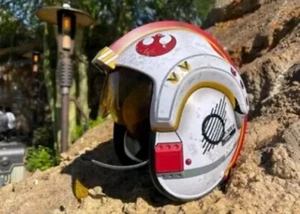 Casco de luchador Ala-X adulto Star Wars Galaxy's Edge de los parques de Disney con sonidos rebeldes - Imagen 1 de 2
