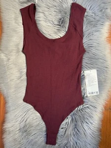 Body Lululemon LA Cuello Redondo Rojo Merlot Acanalado Broches a Presión 6 RARO NUEVO CON ETIQUETAS - Imagen 1 de 6
