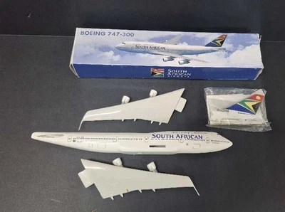 South African Airways Boeing 747-300 Model - - 1:500 - - Image 1 of 3