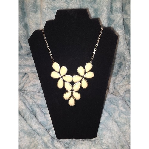 OFF WHITE Collana collare foglia panna bianco sporco gemme finte con accento tono oro