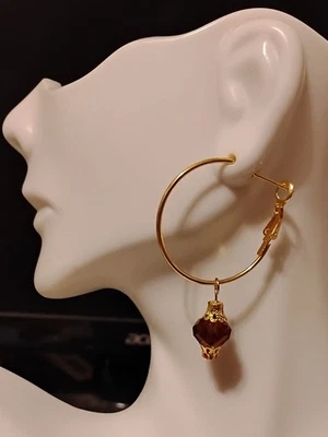 Pendientes de aro de oro 1,25 con cierre de palanca con cuentas de cristal marrón - colgantes hechos a mano  Foto 1 de 3