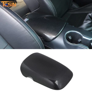 Cubierta de almacenamiento de caja de reposabrazos central con aspecto de fibra de carbono para Ford Mustang 2015+ - Imagen 1 de 22