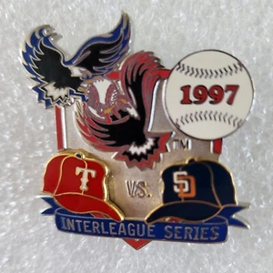 MLB TEXAS RANGERS vs SAN DEIGO PENTRES INTERLEAGUE SERIE 1997 PINFREIER VERSAND! - Bild 1 von 5