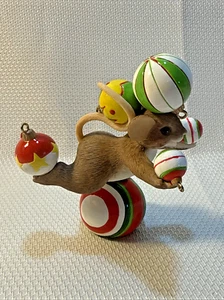 Charming Tails The Holidays Can Be A Real Balancing Act Mouse Figurine 4023656 - Picture 1 of 5