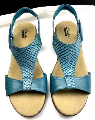 Sandalias Clarks Talla 8W Cuero Turquesa Repujado Piel de Serpiente Patrón Foto 1 de 4