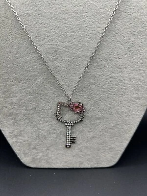 Collar Hello Kitty Corazón Cristal Forma Llave Foto 1 de 4