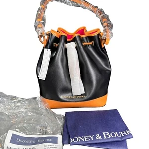Borsa a secchiello vintage Dooney & Bourke con coulisse nera/sella marrone nuova con etichette NOS - Foto 1 di 11