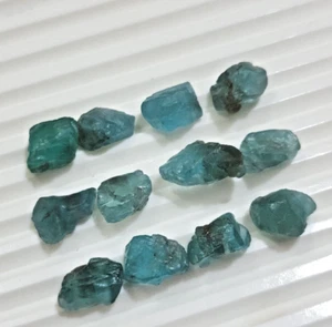 12 Stck. Lot Unikat A+ blaue Farbe Apatit roh 12-17 mm für Schmuck lose Edelsteine - Bild 1 von 5