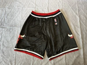 Pantaloncini da basket vintage Champion Chicago Bulls NBA XL (40-42) anni '90 - Foto 1 di 9