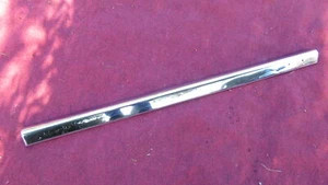 LAMA CENTRALE PARAURTI ADATTABILE PER VW PULMINO D'EPOCA - Picture 1 of 1