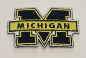 Parche bordado de hierro estilo University of Michigan (NCAA) B 2,5"" de ancho - Imagen 1 de 1