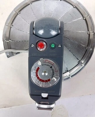 Vintage Flash Honeywell Minolta Tilt-A-Mite Mount Flash & Carrying Case - Image 1 of 4