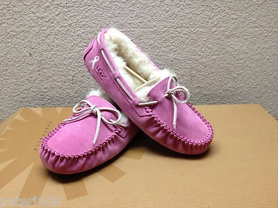 ZAPATILLAS MOCASÍN UGG DAKOTA FRAMBUESA CONCIENCIA CÁNCER EE. UU. 6 / UE 37 / REINO UNIDO 4,5 Foto 1 de 4