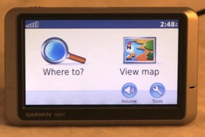 Garmin nuvi 200W GPS navigation system bundled car charger power supply & case  - Picture 1 of 14