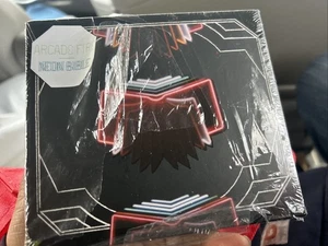 Arcade Fire: Neon Bible Deluxe Edition (CD) 2 Flip Page Booklets 3D Cover Box - Bild 1 von 7