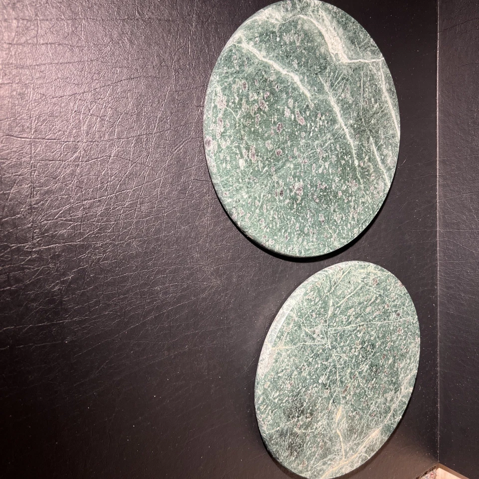 Conjunto de 2 pratos redondos vintage de mármore verde pedra – bandejas decorativas de 9 pol. - Imagem 1 de 4